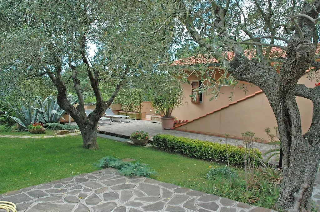 Le Maree Lorena Porto Azzurro 0*,
